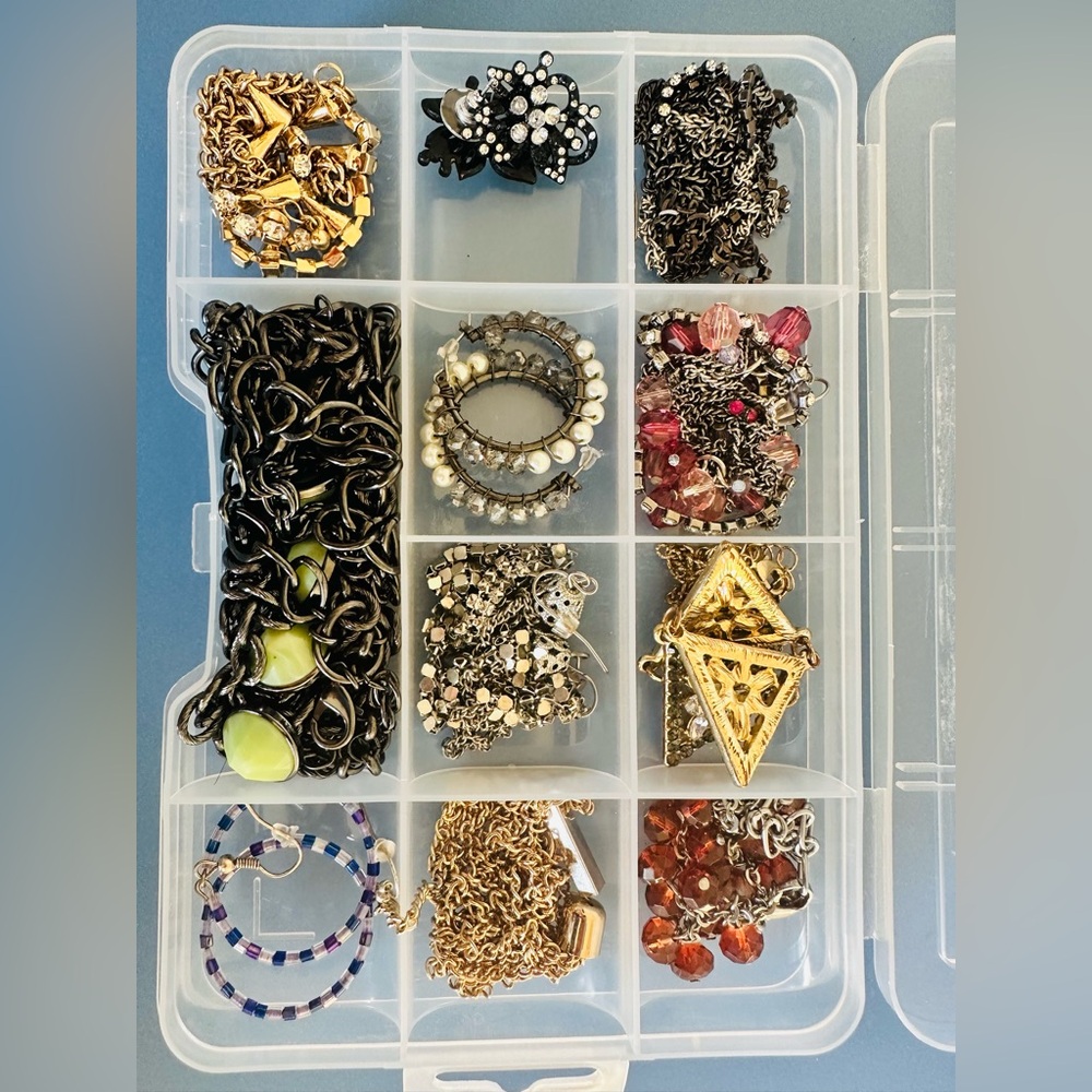 Assorted Jewelry w/ Set of 5 necklaces and 6 earrings